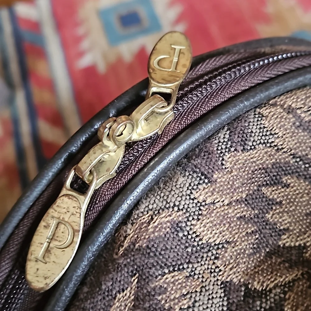 FINALCHANCE Needlepoint duffle exc condition Carry-on Tapestry Collectible
